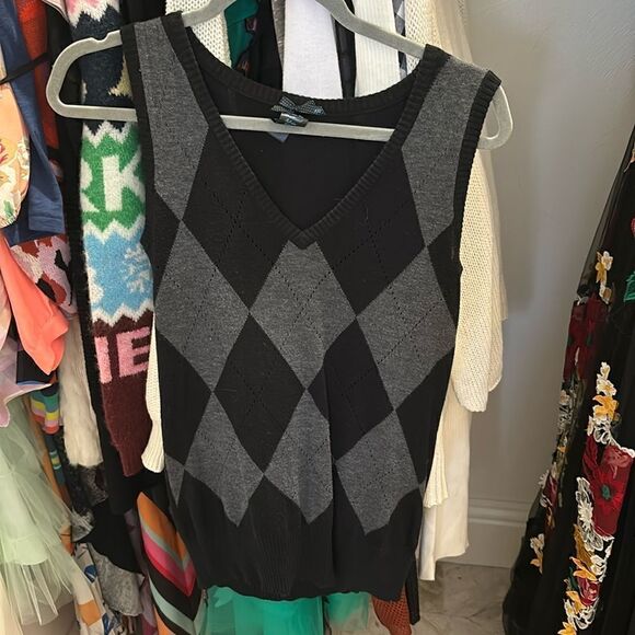 Forever 21 black and gray argyle sweater vest, sz S - Picture 1 of 3